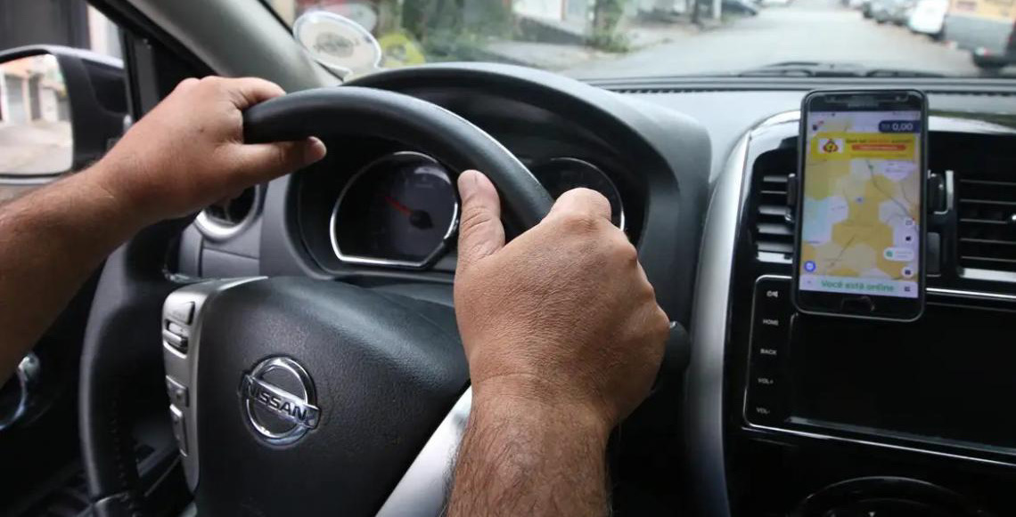 Motoristas de app têm maior risco de endividamento, alerta Tribunal Superior do Trabalho