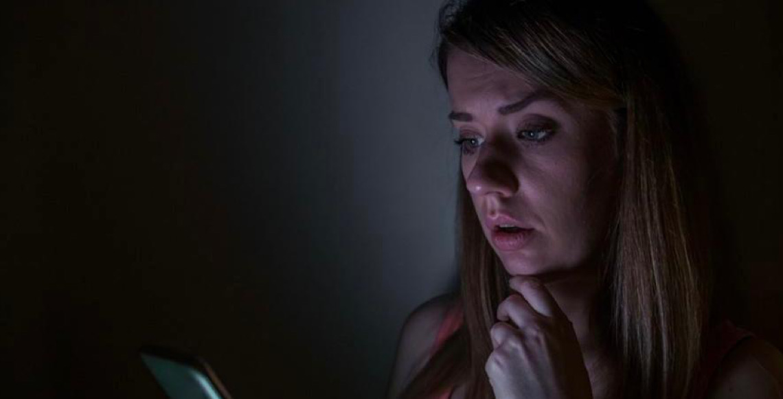 Denúncias de violência digital contra mulheres crescem 188% em um ano no Brasil
