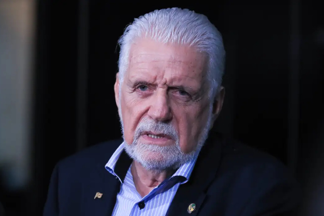 Jaques Wagner deixa liderança do governo no Senado após ser alvo da PF por ligação com Master