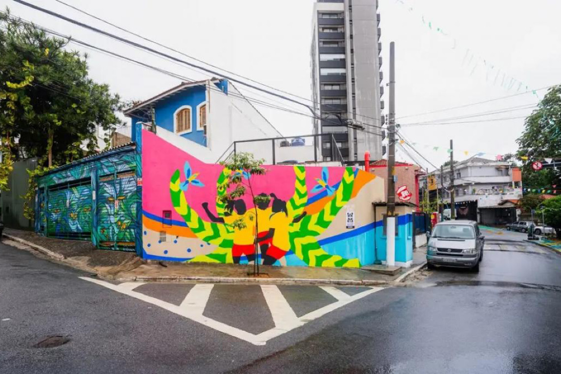 Mural em São Paulo celebra futebol feminino um ano antes da Copa do Mundo de futebol feminino no Brasil