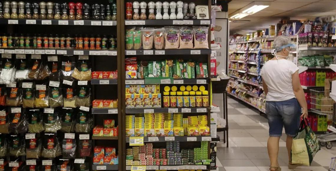 Fabricação de produto alimentício gerou mais emprego no Brasil em 2024, diz IBGE