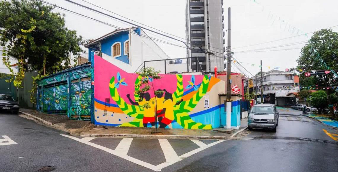Mural em São Paulo celebra futebol feminino um ano antes da Copa do Mundo no Brasil