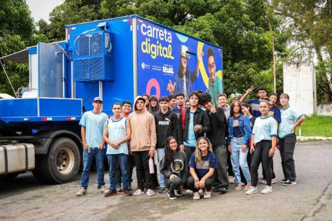 16 mil estudantes de escolas públicas em oito estados e DF receberam capacitação da Carreta Digital