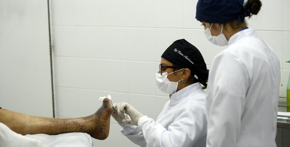 Diabetes é a principal causa de amputações no Brasil, provocadas pela síndrome do pé diabético