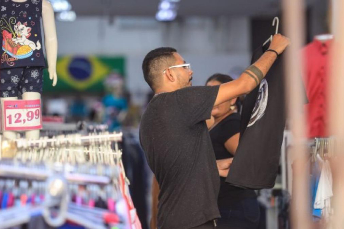 Lojistas e trabalhadores entregam ao Governo brasileiro proposta para comércio aos feriados