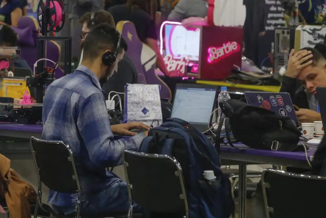 Jovens brasileiros ocupados são a maioria, mas 6,2 milhões seguem como “nem-nem”
