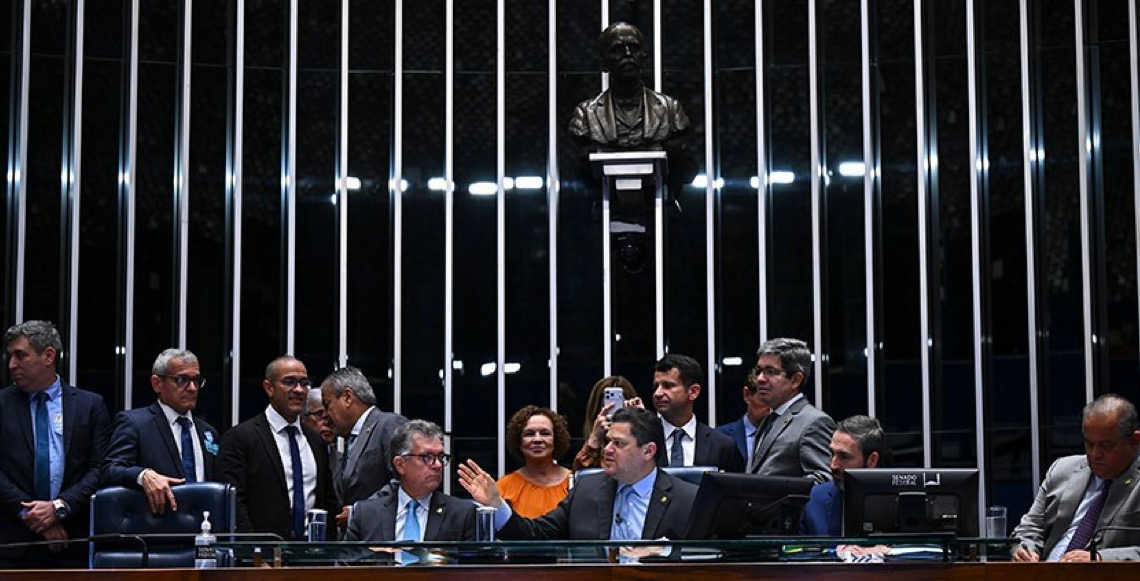 Congresso aprova spray de pimenta para defesa de mulheres e texto vai à sanção