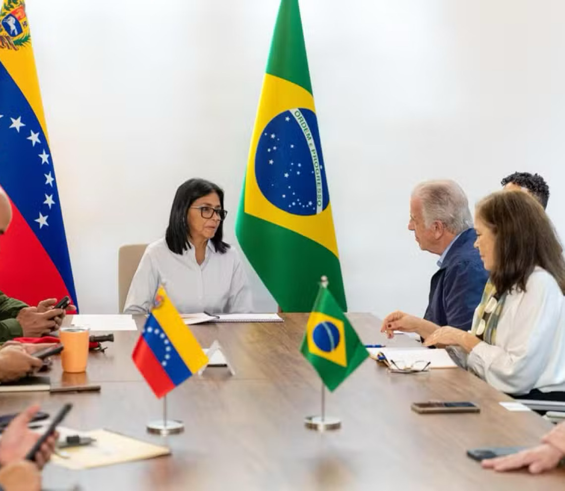 Múcio se reúne com Delcy na Venezuela, Brasil promete ajudar na reconstrução