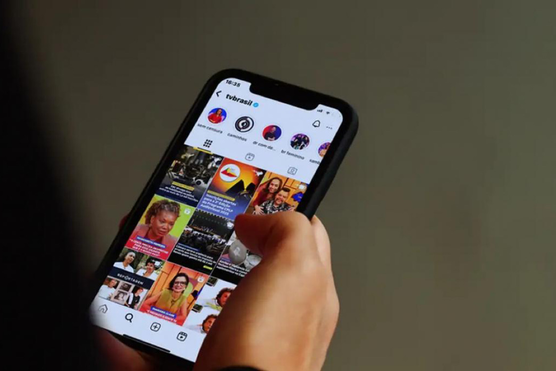 Redes sociais causam polarização e isolamento político em jovens brasileiros, mostra estudo