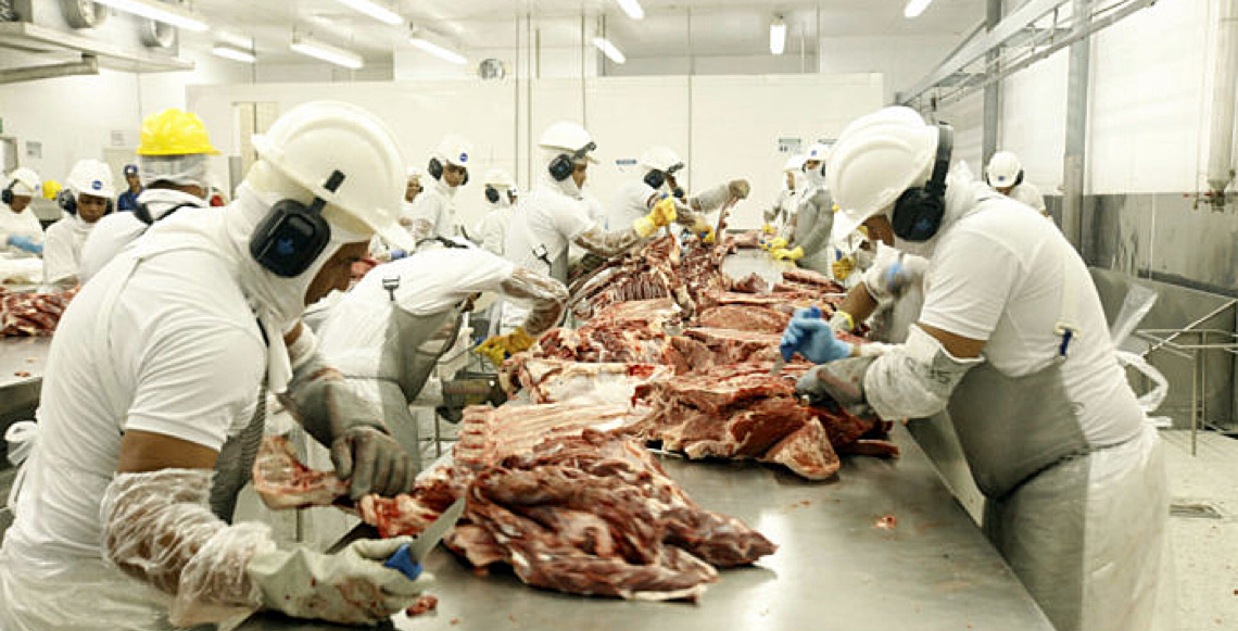 Frigoríficos paralisam produção e dão férias coletivas com fim de cota de exportação para China