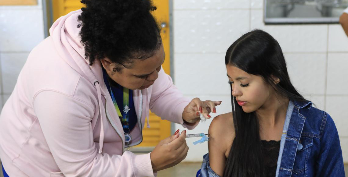 Adolescentes de 15 a 19 anos, meninas e meninos, ganham nova chance de se vacinar contra HPV