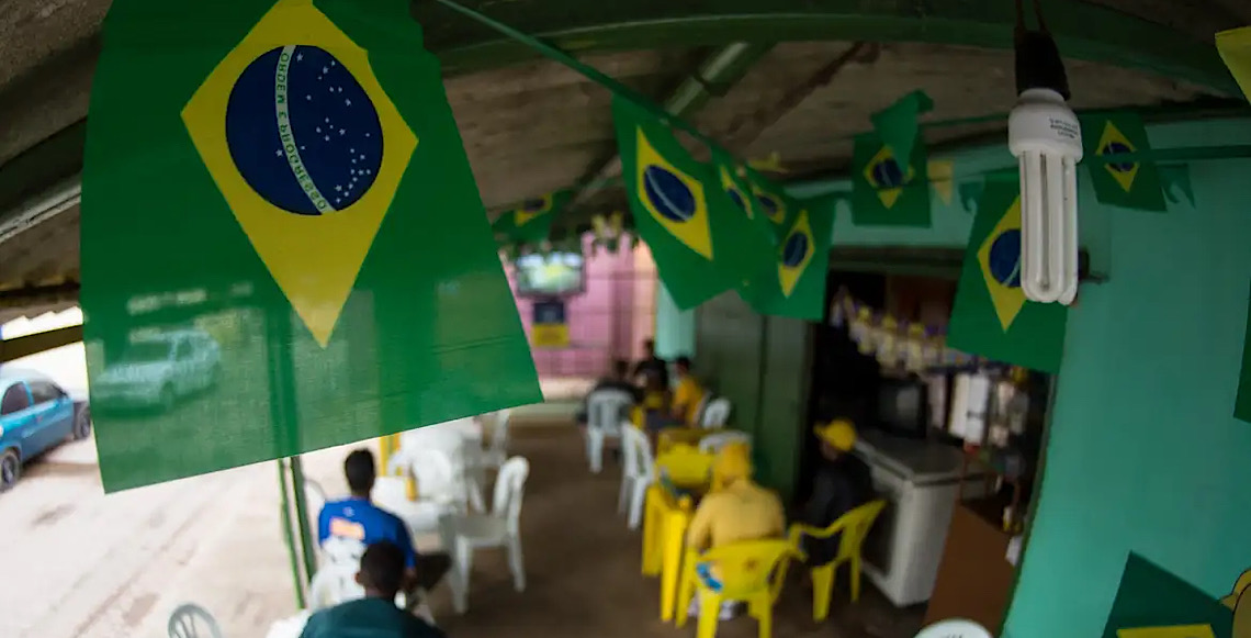 Entre consumação mínima, entrada, couvert e 10%, veja o que o bar pode cobrar na Copa