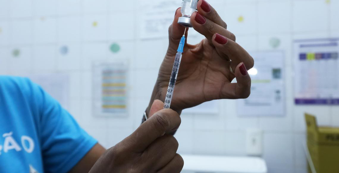 Vacina contra sincicial respiratório em idosos reduz internações em 75%
