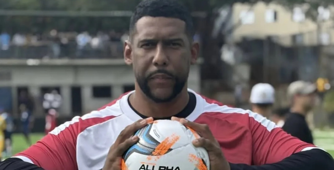 ‘O jogo é o que menos importa, o que importa é o lucro’, diz Aranha sobre pausas para hidratação