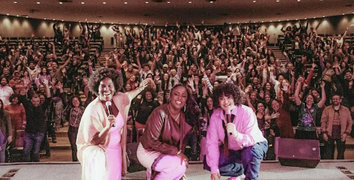 É possível fazer rir e incomodar, diz atriz do projeto Humor Negro