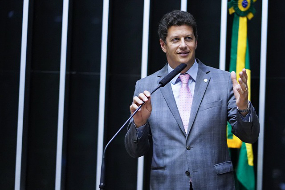 Ricardo Salles diz que família Bolsonaro exige obediência absoluta e divide a direita