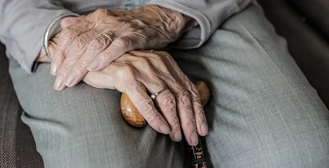 Cinco mudanças de hábito retardam declínio cognitivo em idosos, mostra estudo latino-americano