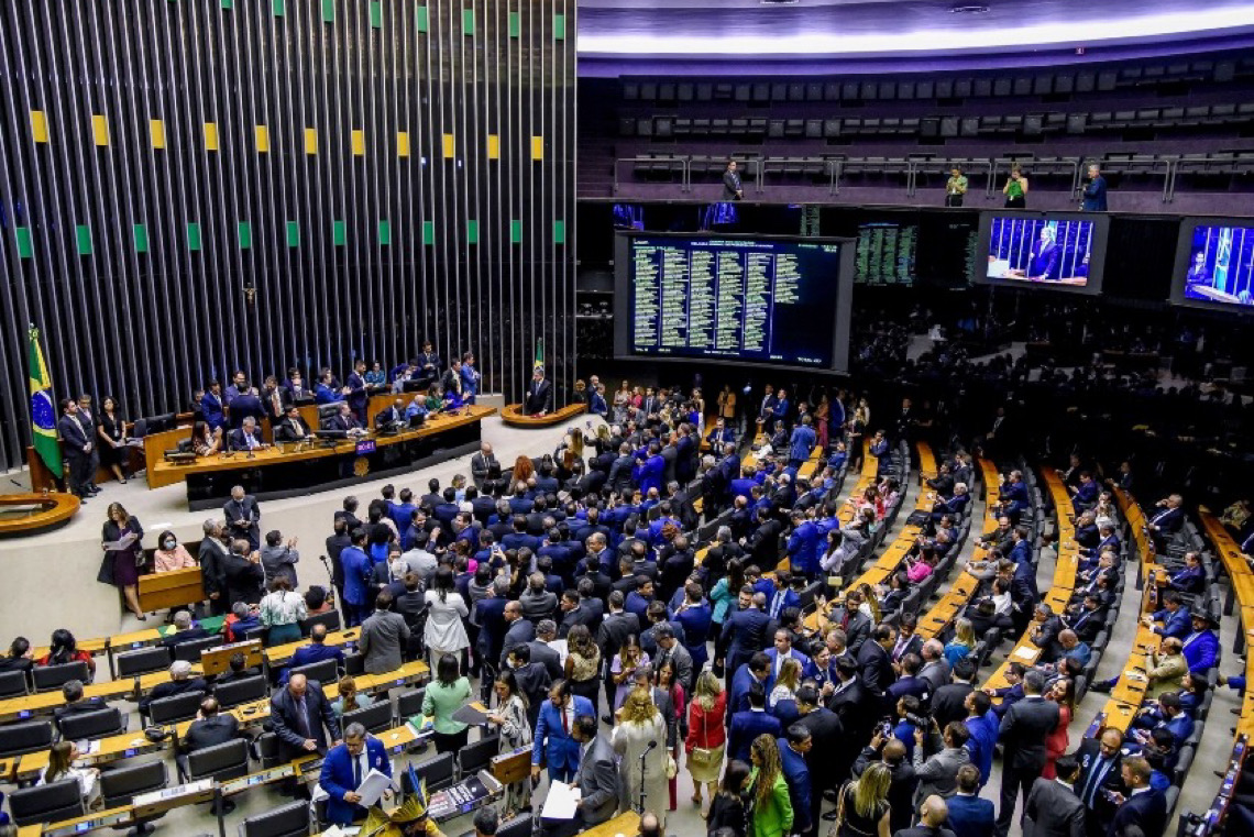 Câmara dos Deputados oculta autoria de R$ 1,3 bi em emendas e afronta STF, diz relatório