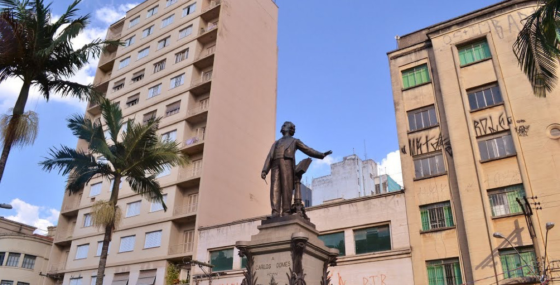 Batuta de estátua de Carlos Gomes é roubada no centro do Rio de Janeiro