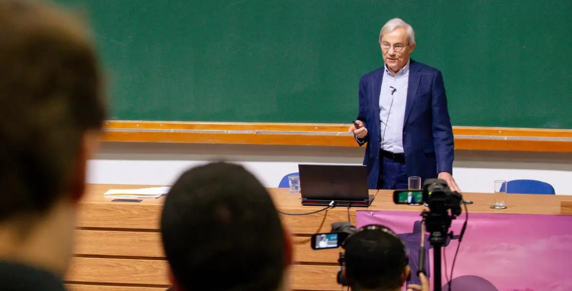 Nobel da economia diz que impacto da Inteligência Artificial no emprego é superestimado