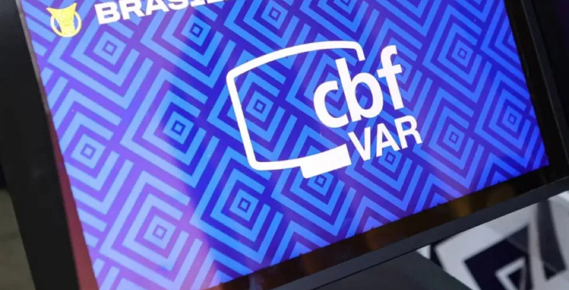 O que o novo 'mantra' da arbitragem diz sobre atuação do VAR no Brasileiro