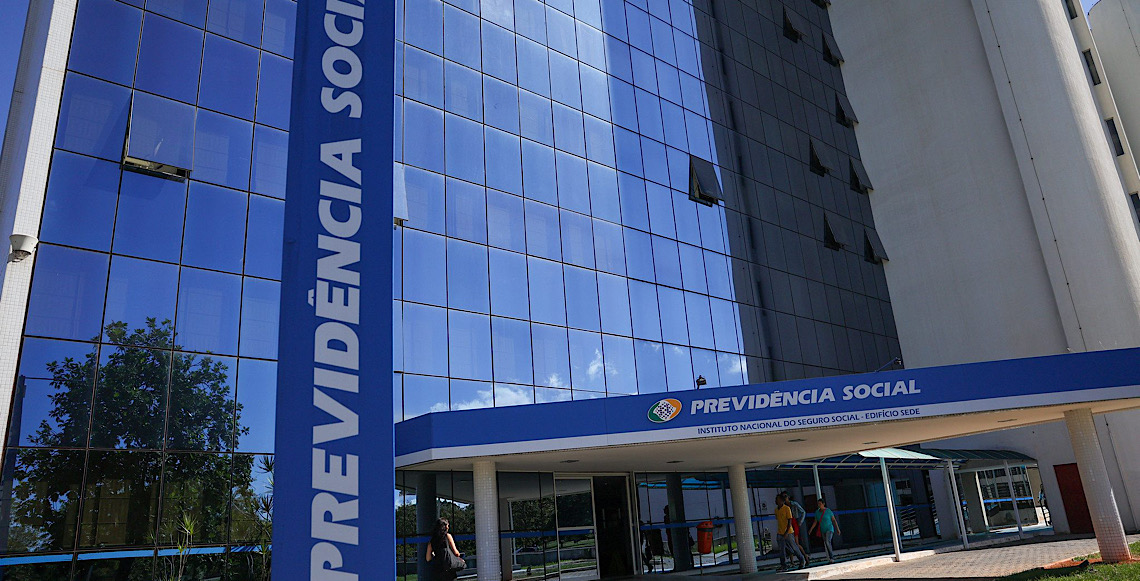 Familiares não devem sacar benefício do INSS após falecimento do segurado; veja o que fazer