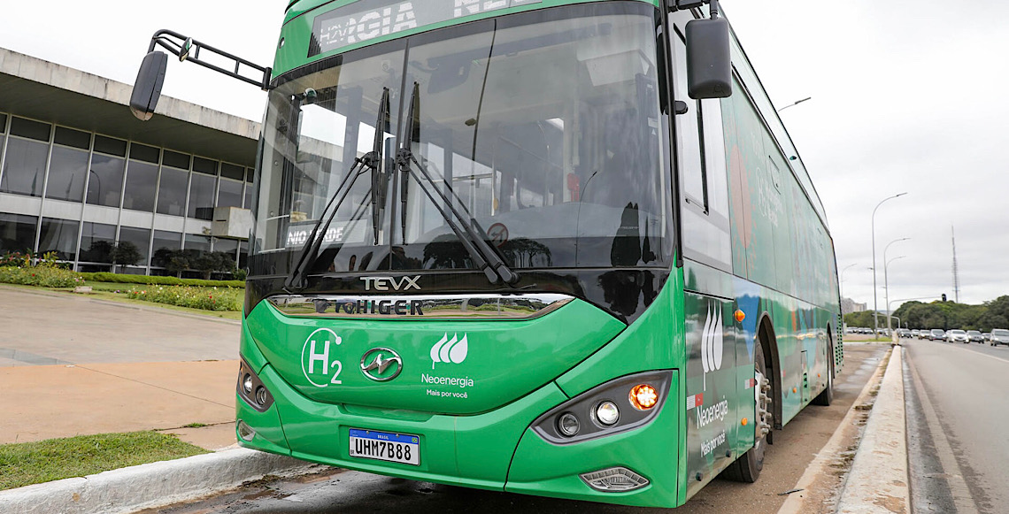 Brasilia inaugura rota turística com ônibus movido a hidrogênio verde da China e fortalece cooperação