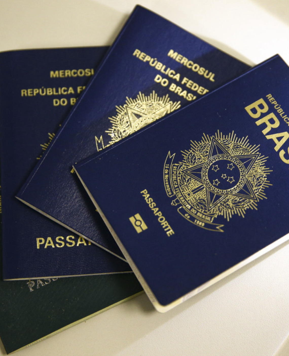 Por que os EUA caíram do 1º ao 10º lugar no ranking de passaportes fortes