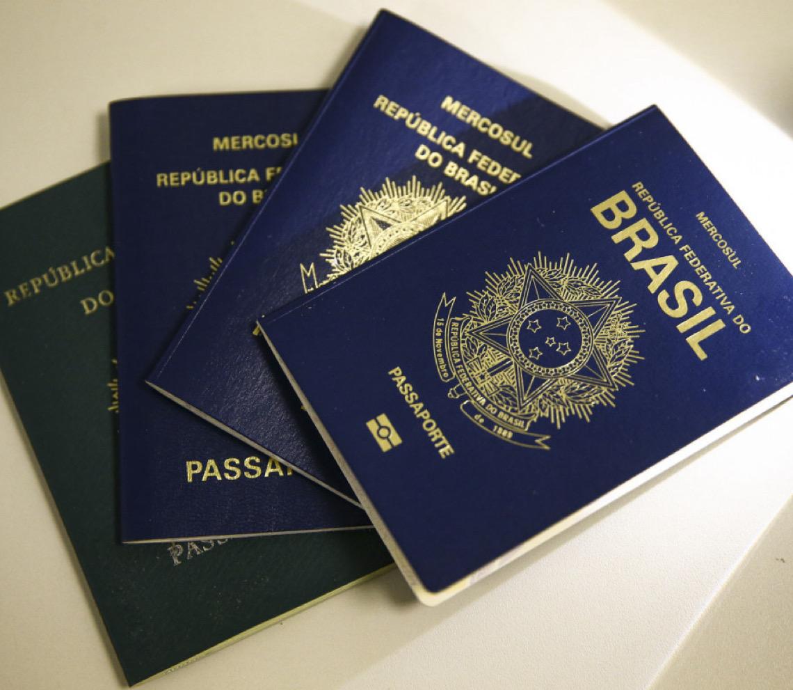Por que os EUA caíram do 1º ao 10º lugar no ranking de passaportes fortes