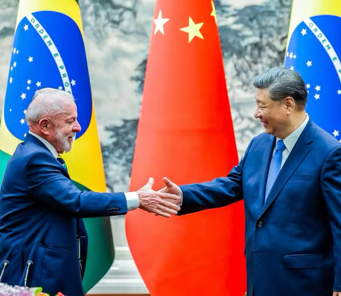 China diz apoiar Brasil contra 'interferência externa' em investidas de Trump e Milei
