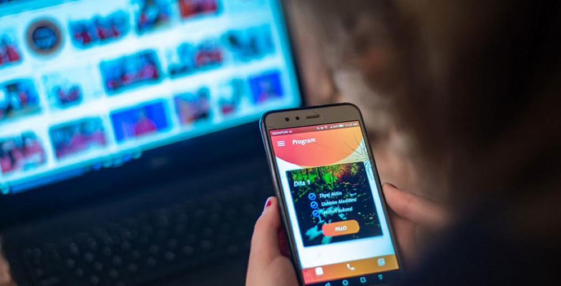 Sem saber usar internet, idosos que não dominam esfera digital podem acabar excluídos