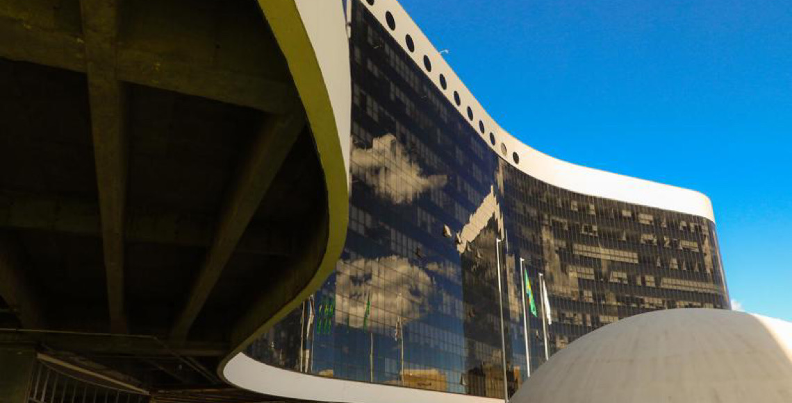 TSE manda big techs explicarem moderação de conteúdo eleitoral e permite sigilo sobre dados de IA