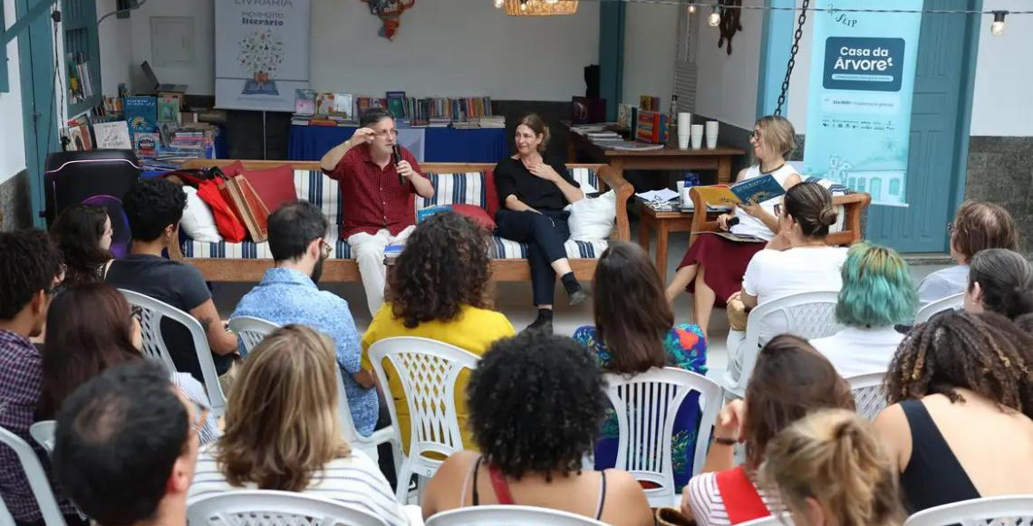Obra traz poemas, ilustrações e natureza: Poesia na infância alimenta sensibilidade, diz escritor