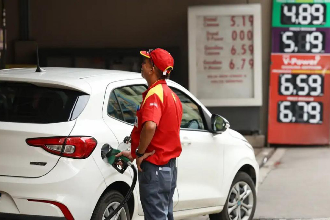 Aumento de etanol na gasolina divide opiniões sobre impacto em carros no Brasil