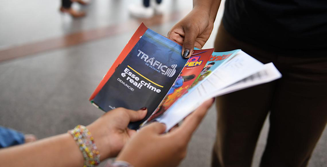 Canais aceitam denúncias de tráfico de pessoas no Distrito Federal, saiba também como pedir ajuda