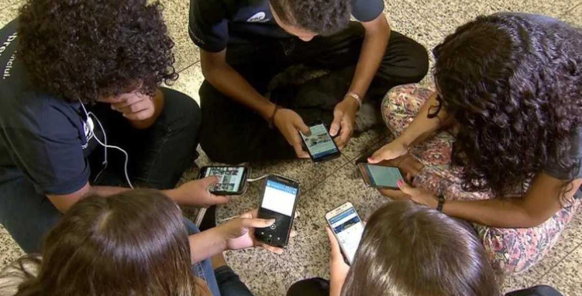 Plataformas acessadas por crianças e adolescentes precisam publicar relatório de transparência