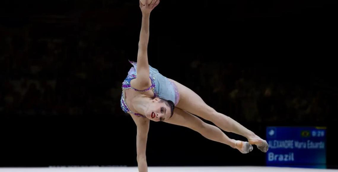 Brasileiras Babi e Maria Eduarda brilham em 1º dia do Mundial de Ginástica Rítmica, em Frankfurt