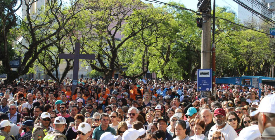 Fiéis rompem com igrejas tradicionais e reinventam a prática da fé em pequenas comunidades