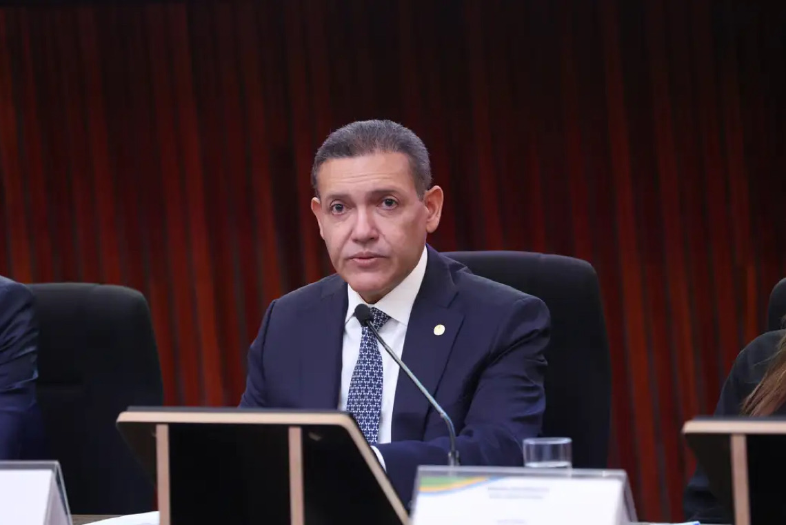 Presidente do Tribunal Superior Eleitoral defende urna eletrônica em reunião com embaixadores