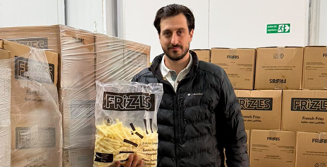 Tem batata frita egípcia da marca Frizzles no prato do brasileiro