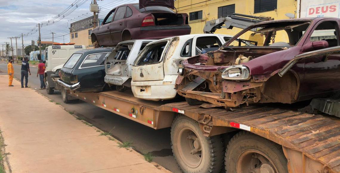 Carcaças e veículos abandonados: Saiba como solicitar a retirada no Distrito Federal
