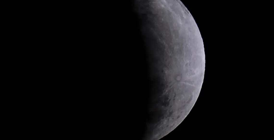 Eclipse parcial da Lua nesta quinta-feira será visto em todo o Brasil, a partir das 23h34, hora de Brasília