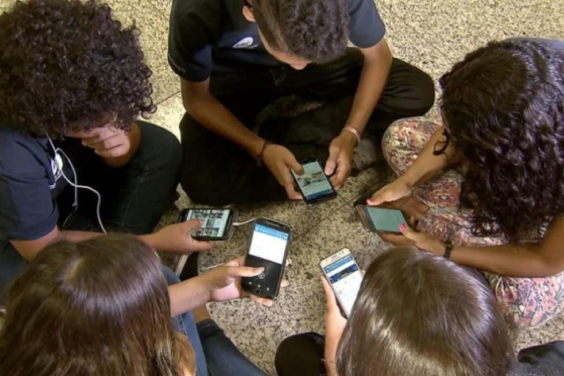 Plataformas acessadas por crianças e adolescentes precisam publicar relatório de transparência