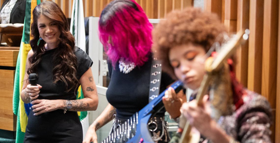 Mulheres do rock defendem mais espaço, segurança e políticas públicas em solenidade na CLDF