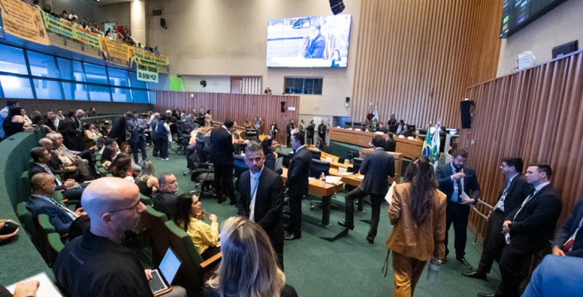 Você sabe o que é uma sessão plenária da Câmara Legislativa do Distrito Federal?