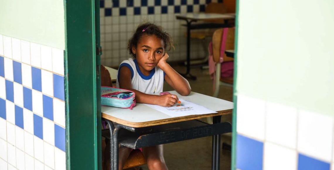 93% das escolas públicas estaduais e 53% das municipais no Brasil adotam protocolos antirracismo