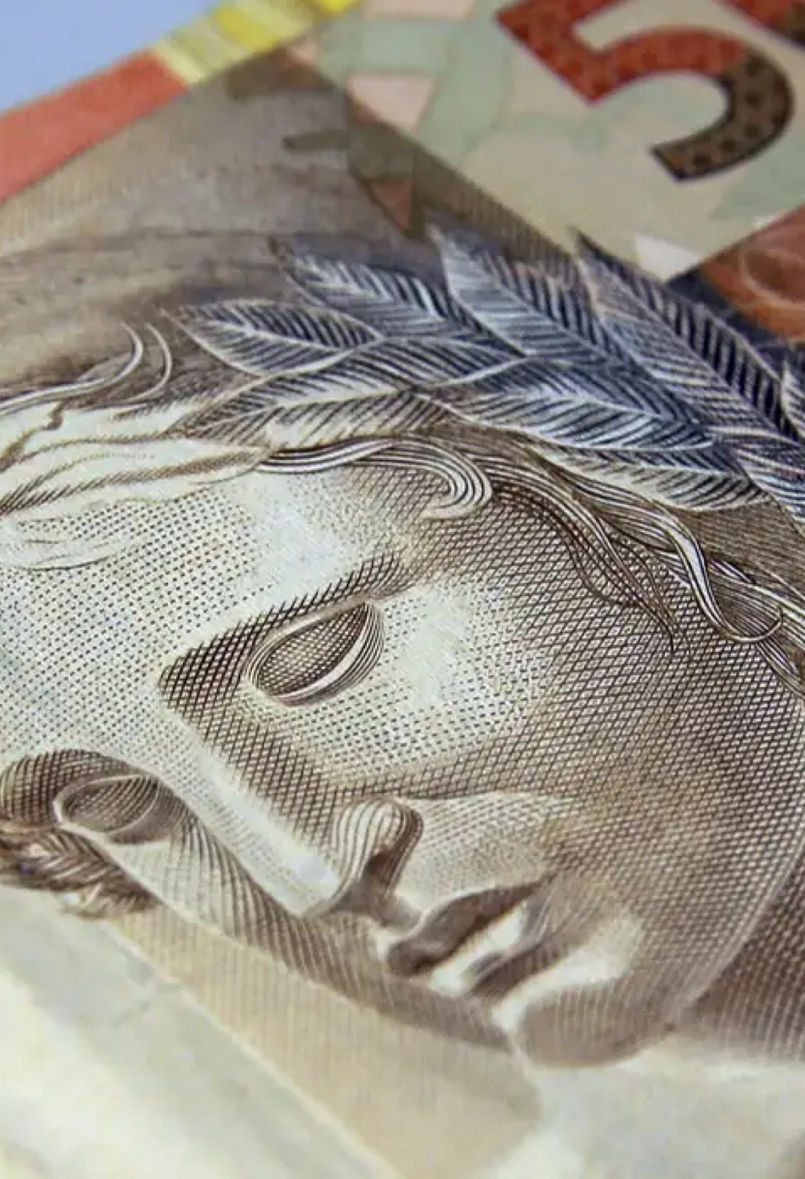 Brasileiros retiram R$ 10,5 bilhões da caderneta de poupança em agosto 