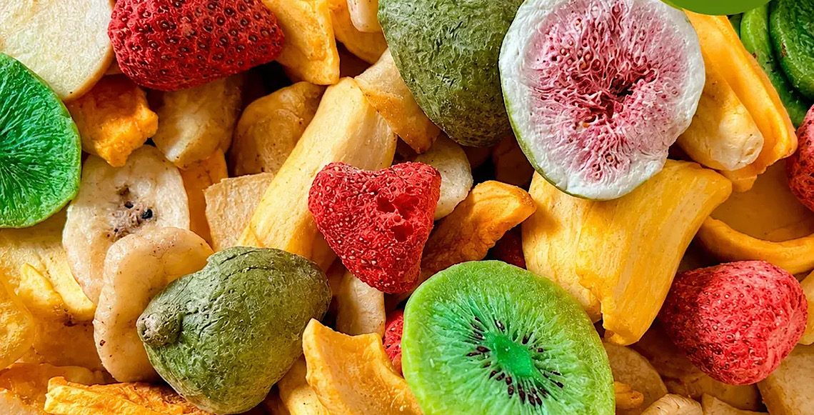 Chips de frutas não substituem os alimentos frescos e devem ser consumidos com moderação