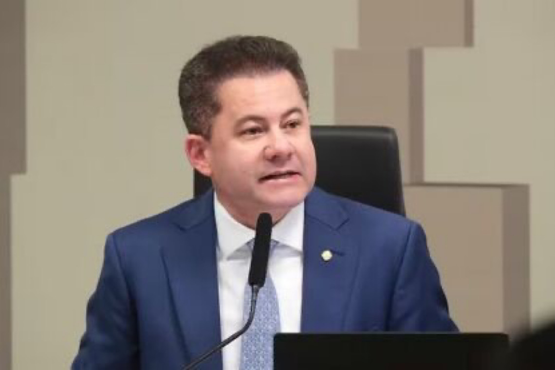 Cezinha de Madureira juntou Mendonça e Vorcaro, andou de moto com Bolsonaro e tirou foto com Lula