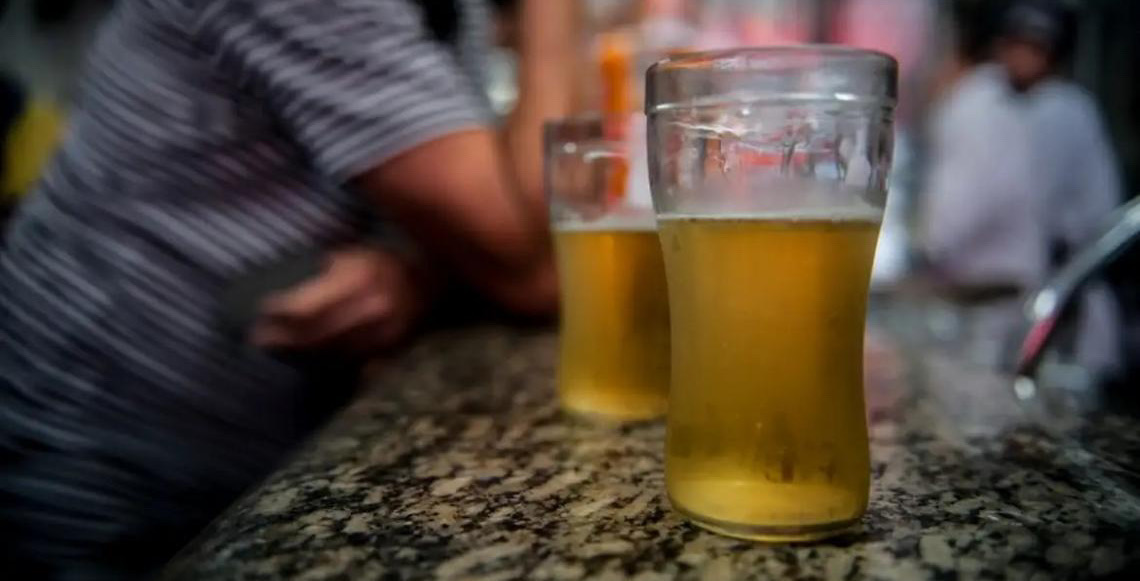 Consumo de álcool e cigarro podem causar cegueira, alertam especialistas